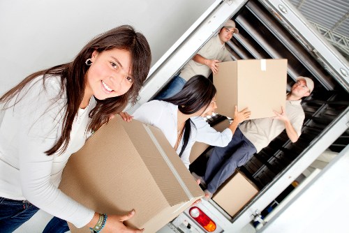 Packing and loading support for a flat move near Elephant and Castle